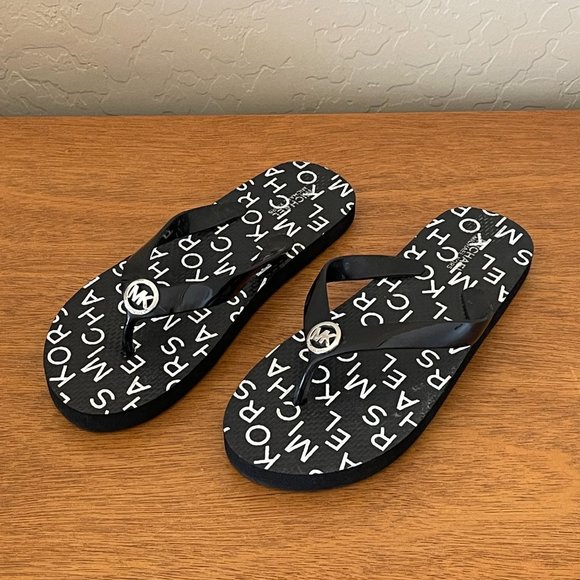 New Michael Kors Sandals 4 5 Black White Silver MK Logo Flip Flop Sandals - Picture 1 of 8